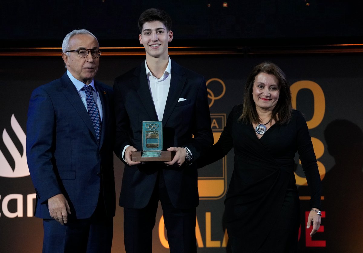 #Gala2023 | 𝗣𝗿𝗲𝗺𝗶𝗼 𝗥𝗲𝘃𝗲𝗹𝗮𝗰𝗶ó𝗻

🥋 <a href="/adrianvicente15/">Adri</a> | <a href="/TAEKWONDORFET/">R.F.E.T. Taekwondo</a> 

#ElCorazónDeEspaña❤️ 🇪🇸