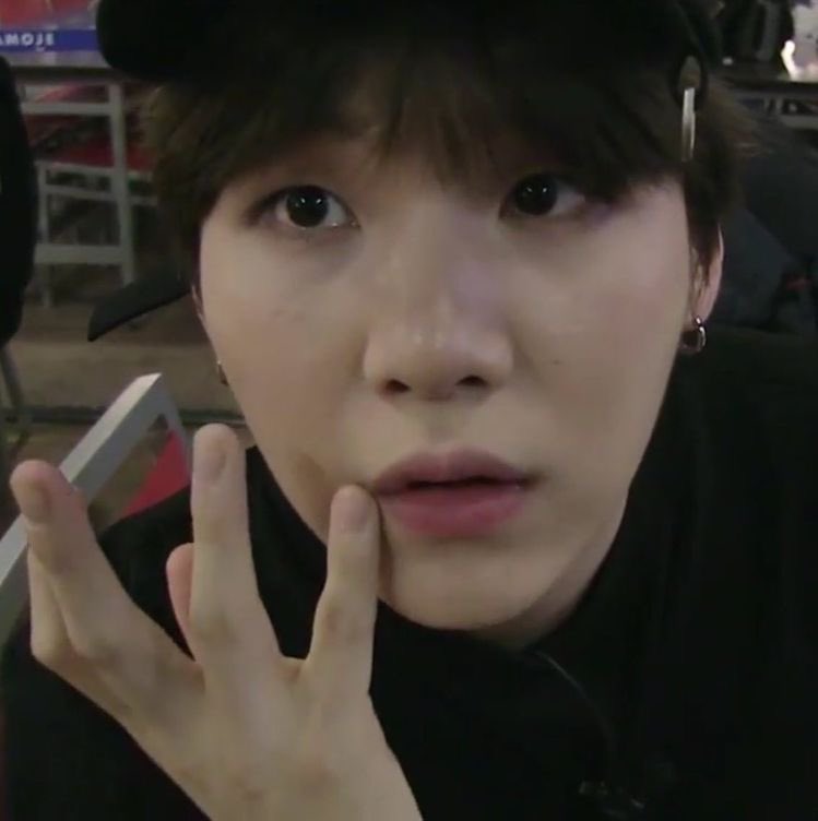 hourly yoongi (@houriysuga) on Twitter photo 