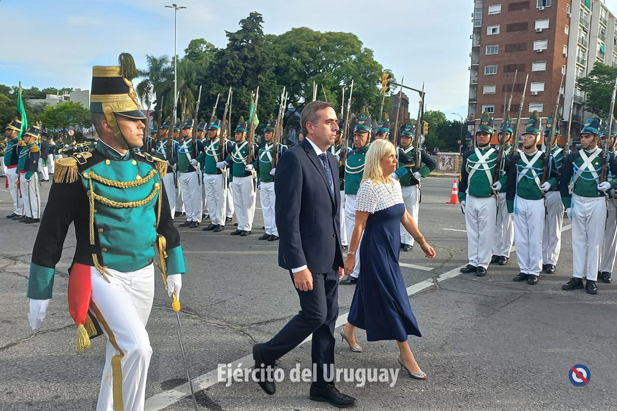 EJÉRCITO DE URUGUAY - Página 43 GBa8v9JWwAAKB-a?format=jpg&name=medium