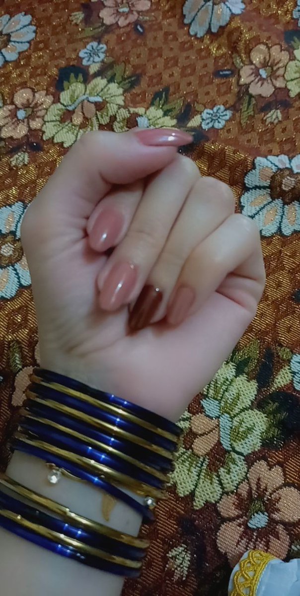 Kesa lagraha he mera nakhun polish 🥲🤨