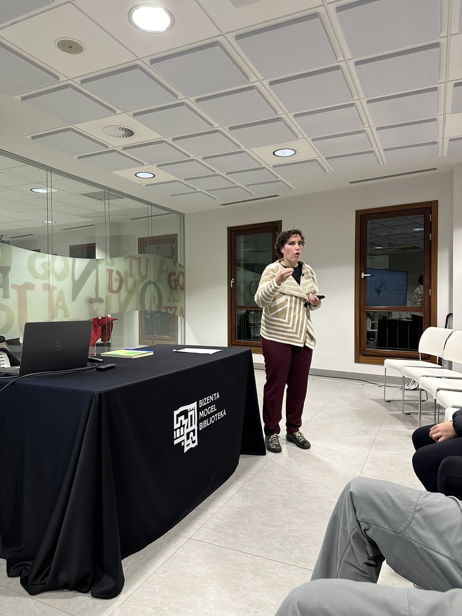 .<a href="/vega_asensio/">Vega Asensio</a> ilustradora científica: “Somos animales visuales”. Comienza su charla en #ZientziarenErtzetik en <a href="/durangobiblio/">Bizenta Mogel Biblioteka</a>