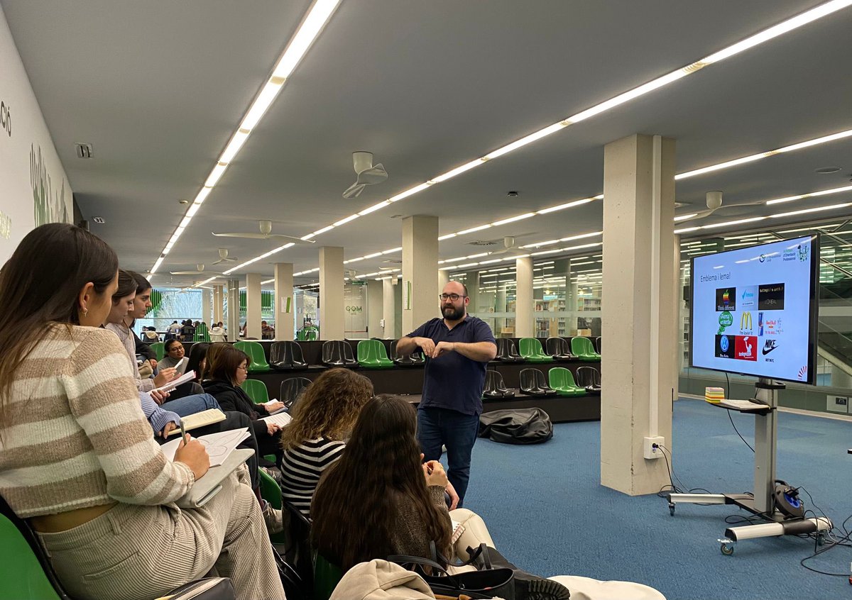 📢Dimarts <a href="/Jordiesque/">Jordi Esqué i Forés</a> va dirigir una xerrada a la sala COMTEC de la <a href="/bchgUAB/">Bib. Comunicació i Hemeroteca General UAB</a> centrada en construir la marca personal.