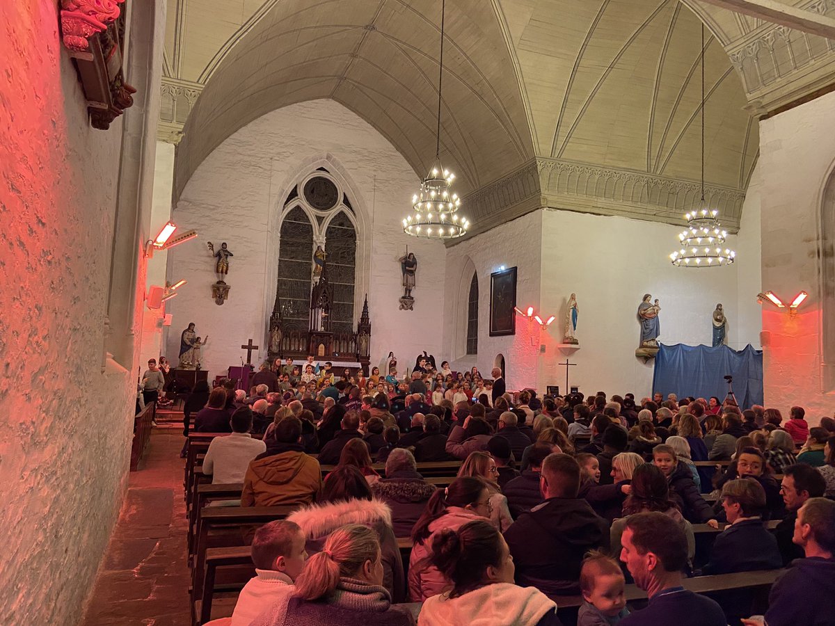 Kanam Noel! Concert de Noel des élèves des filières de l’école de Pluvigner et collège de Sainte Anne! <a href="/EC_Bretagne/">Enseignement Catholique de Bretagne</a> <a href="/ddec56/">EC Morbihan</a>