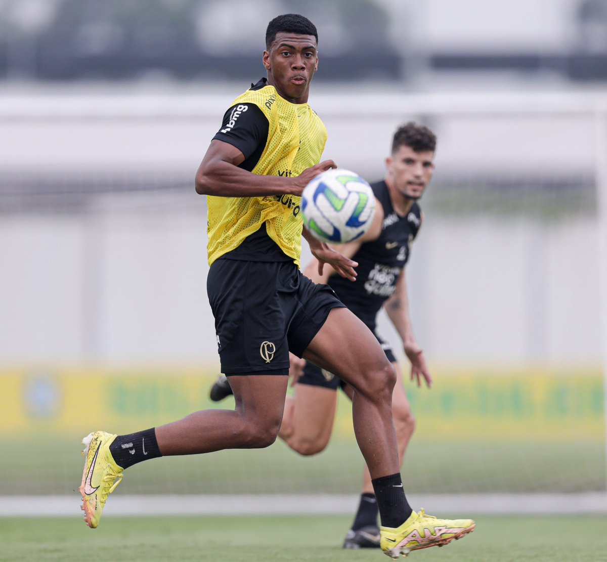 ⚫️⚪️ | O atacante Felipe Augusto, de 19 anos, pode deixar o Corinthians e ir para o Club Brugge, da Bélgica, que ofereceu 3 milhões de euros por 80% do seu passe. O Corinthians manteria 20% de uma futura venda. 📰 | @ESPNBrasil 📸 | Agência Corinthians