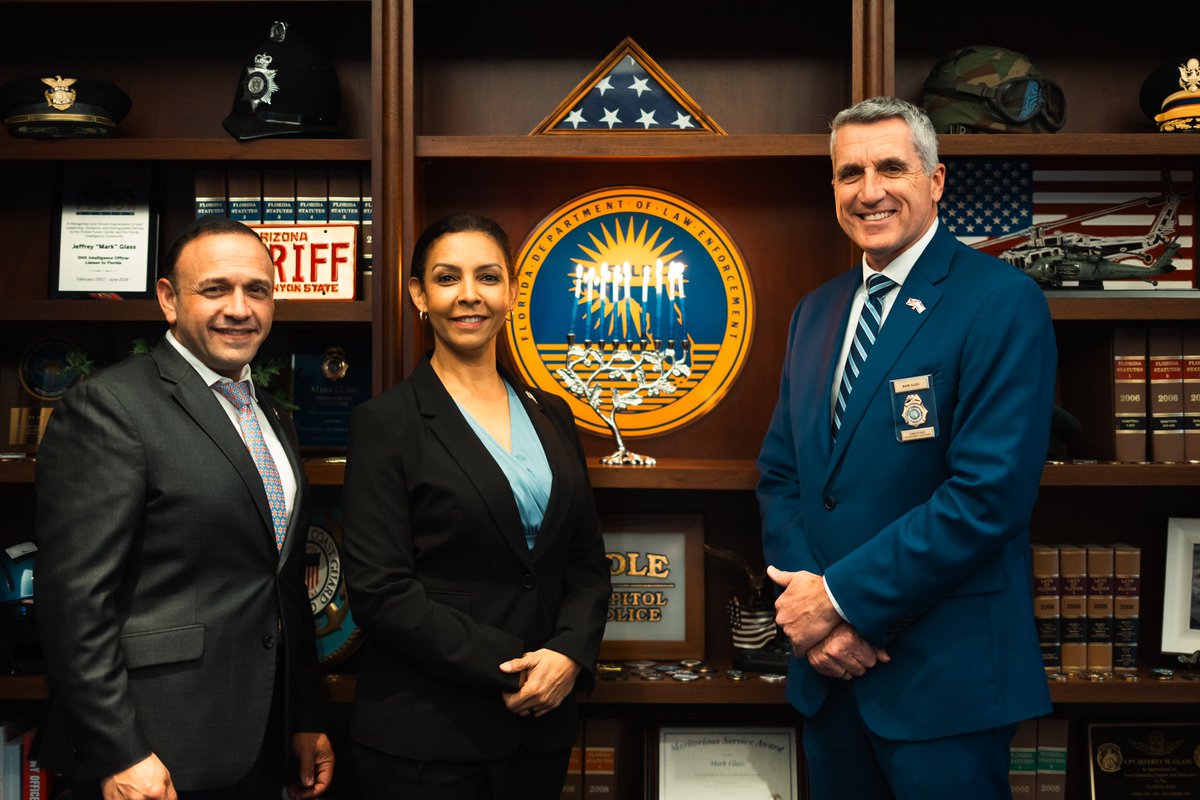 fdlepio's tweet image. #YourFDLE Commissioner Mark Glass, Rabbi Mark Rosenberg and Chief of North Operations Division, Miami-Dade Police Department Rosanna Cordero-Stutz come together to honor the “festival of lights.” FDLE wishes you all a safe and blessed Hanukkah.