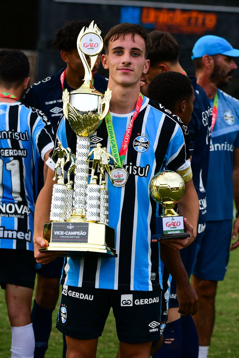 ZorteaBernardo's tweet photo. Temporada concluída! Nada a reclamar, somente agradecer. 💙🇪🇪 https://t.co/sT8JdBodsn