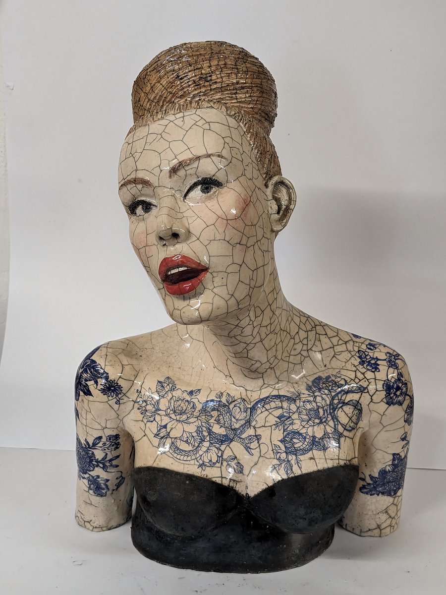 From the charming to the outrageous, we can't get enough of Mélanie Bourget's Raku figures that remind you of people you may encounter that make you want to laugh and be around. Read all about the French artist in the latest edition of <a href="/DynamicWomenUK/">The Dynamic Festival</a> 
#artgallery #sculpture #art