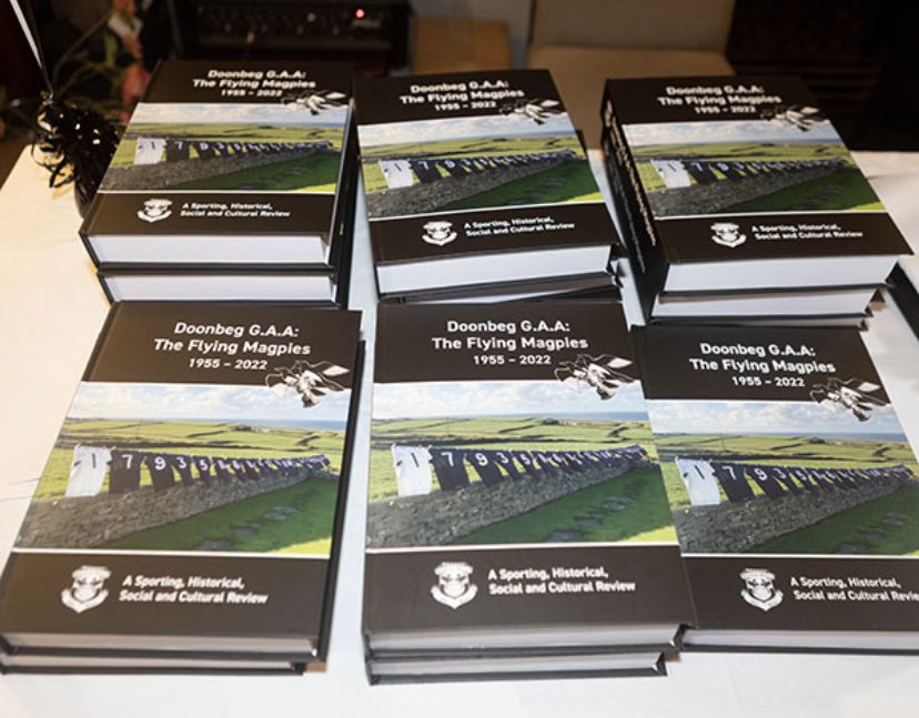 We will be selling copies of ‘The Flying Magpies: 1955-2022’ at the Doonbeg Christmas market which takes place in the community hall from 2pm to 6pm tomorrow! Be sure to pop in and get your copy ⚫️⚪️ 📚