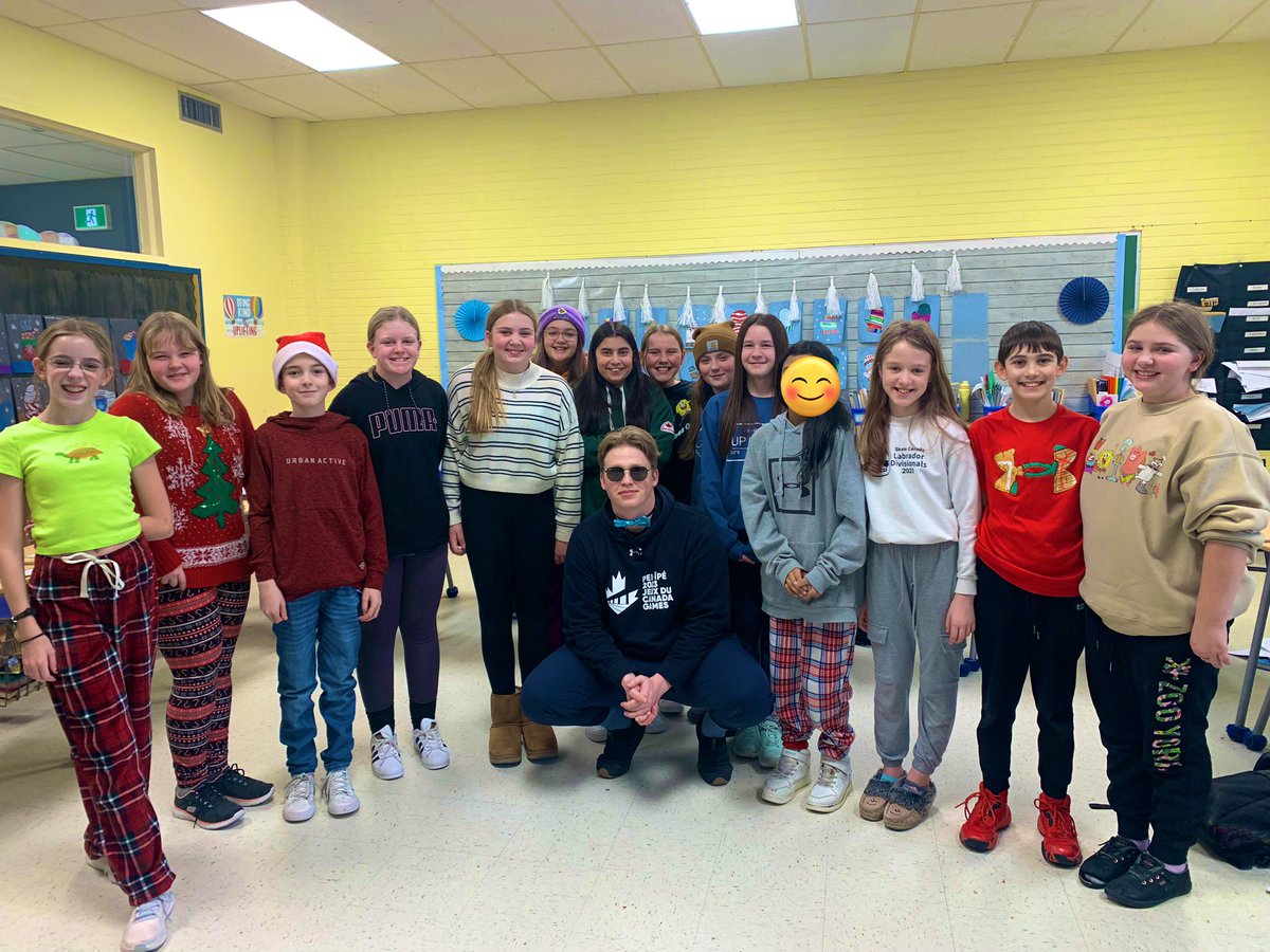 After reading “You Reach Me” with our awesome reading specialist Ms. Critch, we got to play our own game of “$10,000 Pyramid” today 🏆 we even had a surprise celebrity guest “Mr. Gitzferald” 😎⭐️ #fridayfun #bestschoolbeststaff <a href="/JRSSchool/">JRS Middle School</a> <a href="/MrFitzPE/">Mr. Fitzgerald | ELA</a>