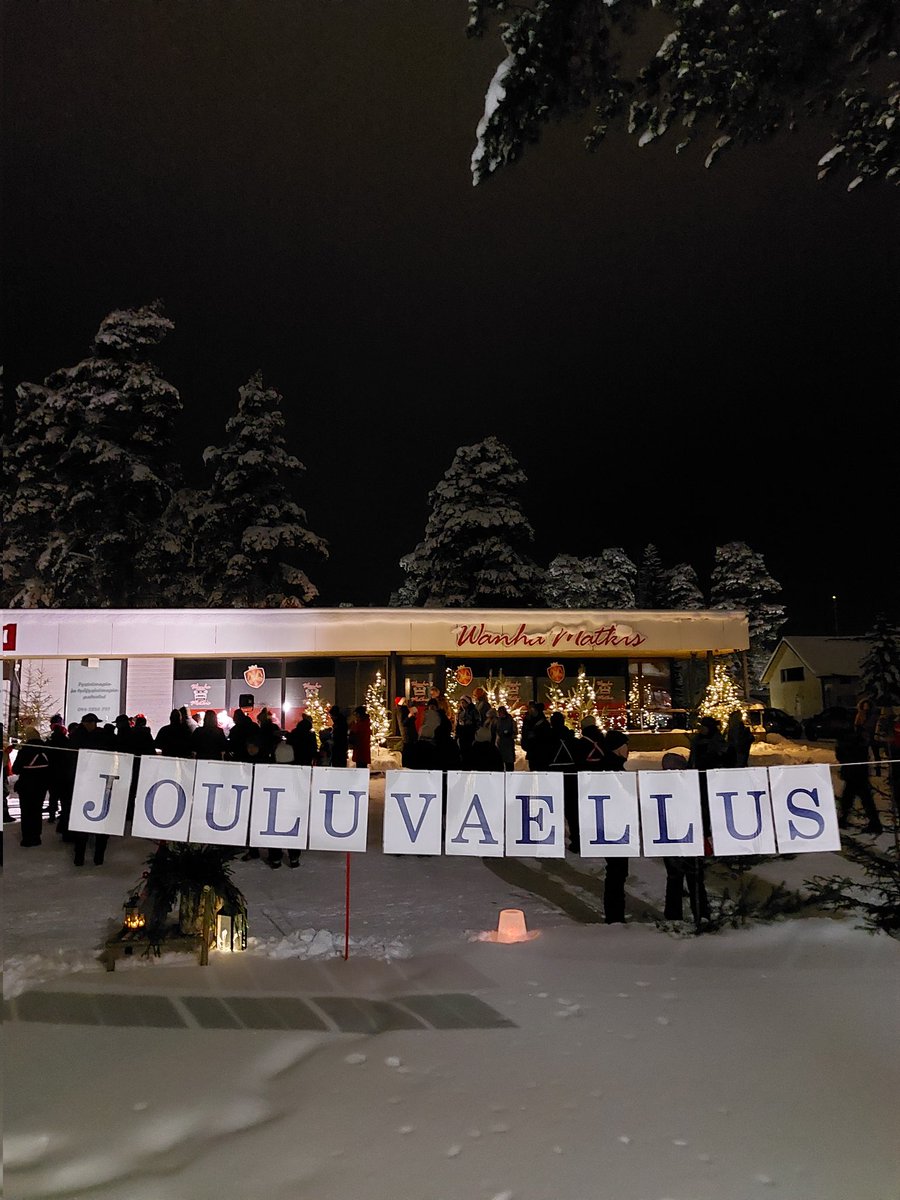 JarkkoSeppala's tweet photo. Upea, tunnelmallinen jouluvaellus tänään Hartolassa. Kiitos isolle järjestelyporukalle, teitte meille hienon illan!
#hartola #kuningaskunta #jouluvaellus https://t.co/MWHidlZAV1