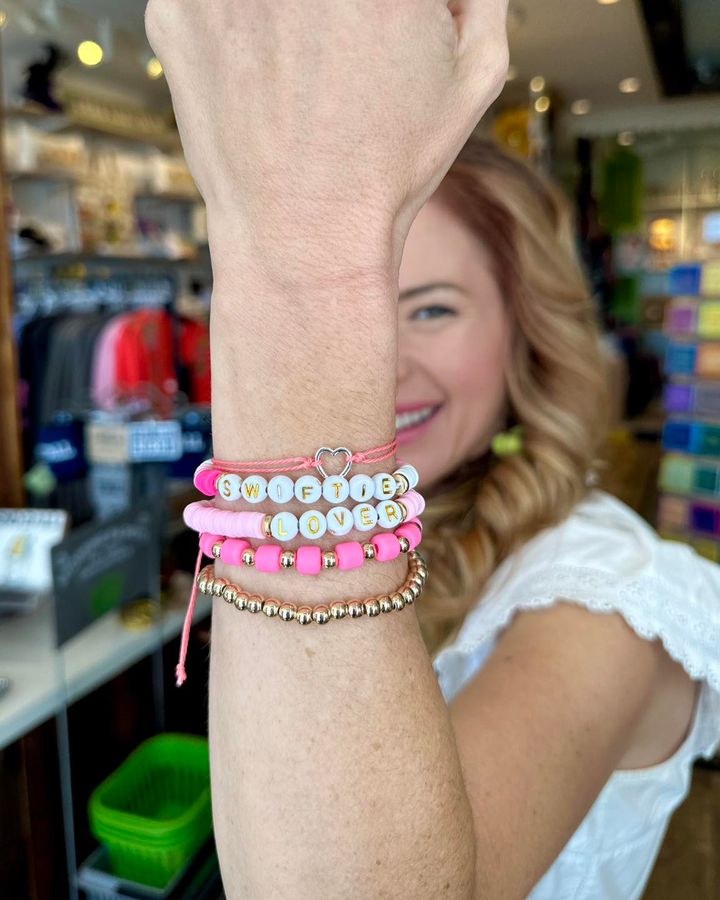 Need an under $20 gift for the Swiftie in your life? Try our Swiftie Lover bracelet set on for size! 🙌✨ fleurtygirl.net/ewelry-bracele… #fleurtygirl #fleurtyfave #shoplocalnola #swiftie #taylorswift #giftguide #giftideas