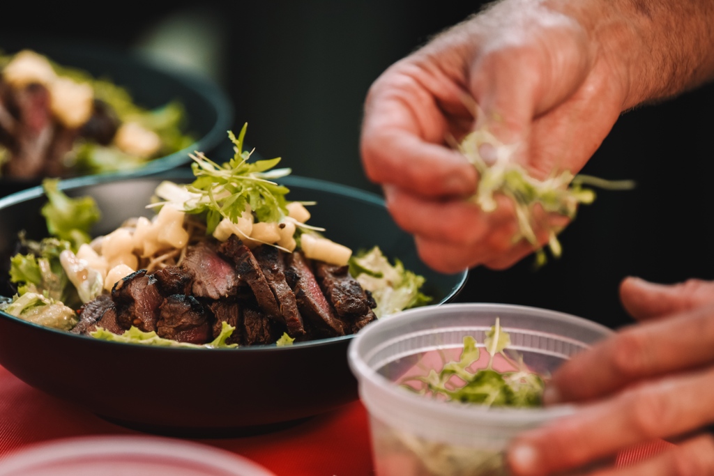 #TrustUs ~ you WANT this! 👆 #MustTry

📸: { Thai Beef Noodle Salad } 🥗 
~ grilled marinated steak | organic local greens | avocado | mango | Thai peanut dressing ~ 
. 
.
.
#WatersoundVillageMarket #newrestaurant #newbar #watersoundtowncenter #30a #sowal #watersoundorigins