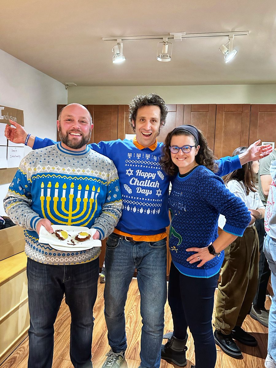 I wrapped up Hanukkah at the Whistler Multicultural Community Kitchen where my friend Eliana led a latke making session for the community 👩🏻‍🍳 Special thanks to Whistler Councillor Cathy Jewett for joining us and share some great stories about Whistler's history.