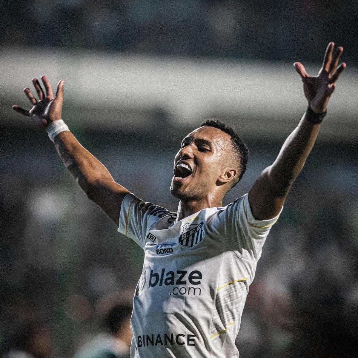 ⚫️⚪️ | O Santos queria trocar Lucas Braga pelo goleiro Ivan, mas o Corinthians não aceitou. O Peixe ainda tenta contratar Ivan com outra oferta. Bahia e América também sondaram o goleiro, que jogou no Vasco em 2023. 📰 | @itatiaia 📸 | Raul Baretta