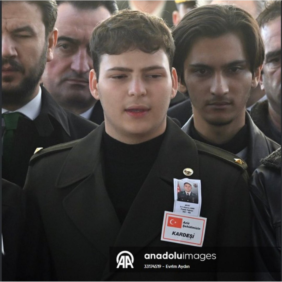TTAgrup's tweet photo. Farklı anlar, aynı acılar.

Şehit Duabey Onur Öztürkmen'in kardeşi Miraçbey 

Şehit Eril Alperen Emir'in kardeşi Eren

Vatan size minnettardır! https://t.co/ex27sHFNBq