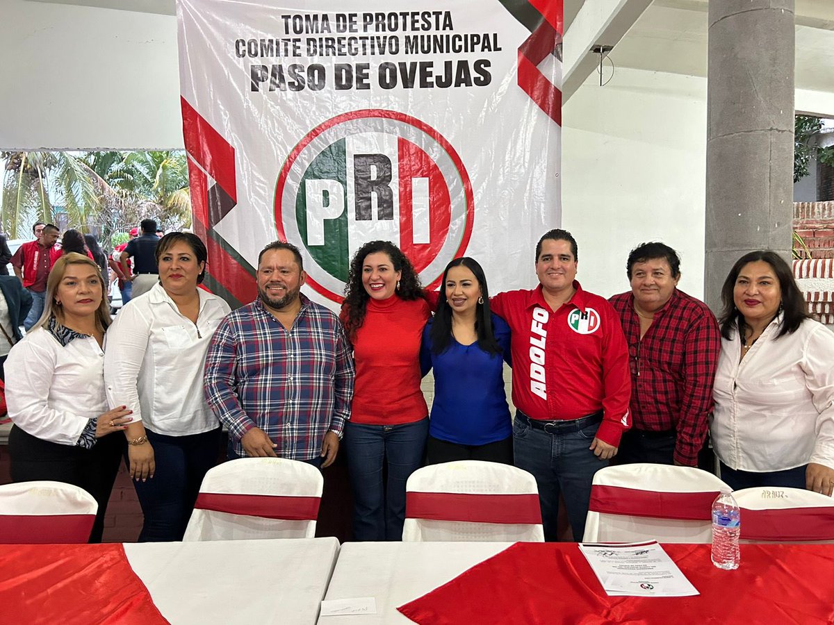 AdolfoRamirezA5's tweet photo. Muy contento de estar en mi municipio Paso de Ovejas para tomar protesta a la nueva dirigencia municipal que encabeza Jorge Palmeros y Malena Baizabal. 
Con el gusto de saludar a grandes amigos y compañeros de batalla de la gran militancia priísta. 
¡Vamos con todo! 👊🏼 https://t.co/6tETwgBX9Y