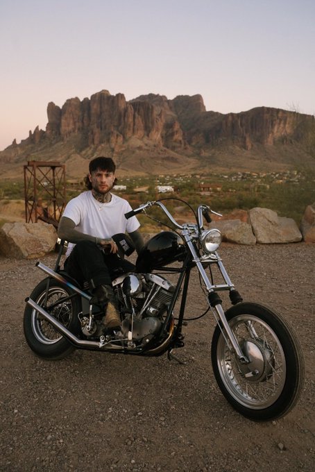 hawg on a hawg https://t.co/4TWatOLPNG https://t.co/uN7s8HURJ1