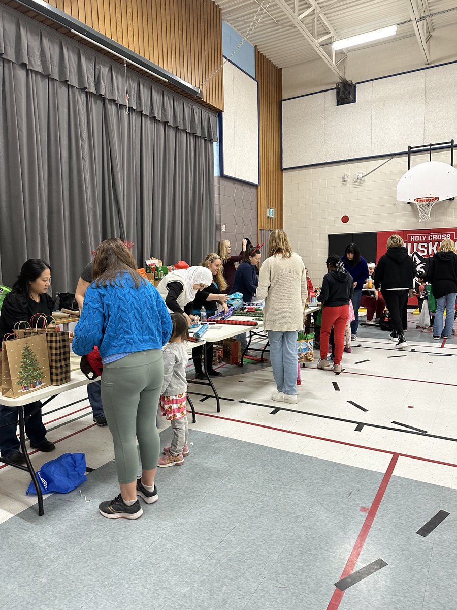 Holy Cross School tweet media