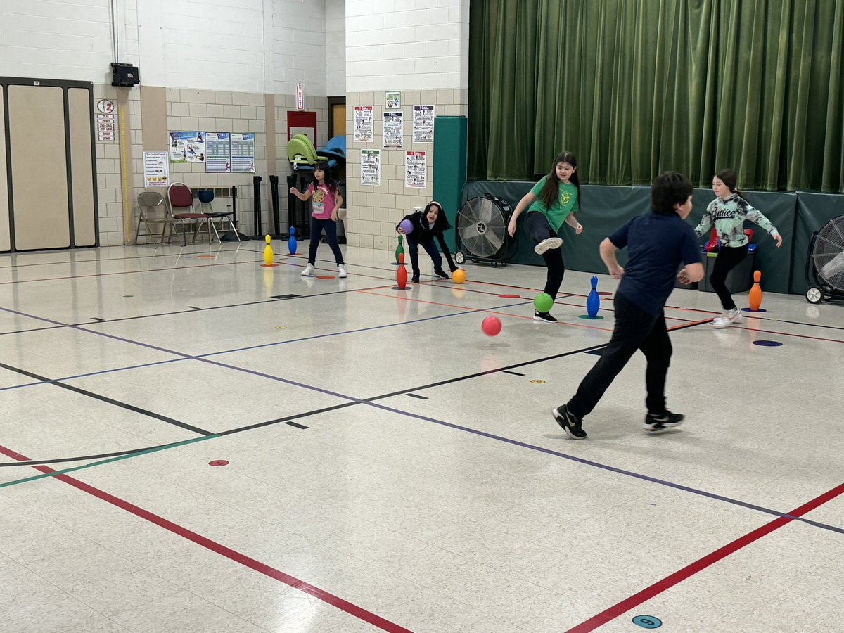 b_physical's tweet image. PE week in review.. Kindergarten work on over and under in relay games this week.  1st-5th graders had a lot of fun played The Battle of Whoville.  A fun game with a lot of throwing, rolling, defending, catching, and strategy.