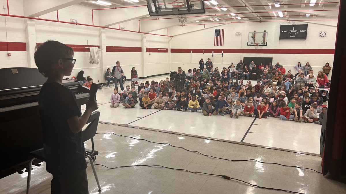 IPSMerleSidener's tweet photo. The elementary Sidener’s Got Talent is off to an amazing start! Big crowd and even more talent on display! Wow! 🌟 ⭐️ 🌟 ⭐️ @akuchik @LelaSimmons19 @AleesiaLJohnson @IPSSchools https://t.co/fHyjGAW6ee