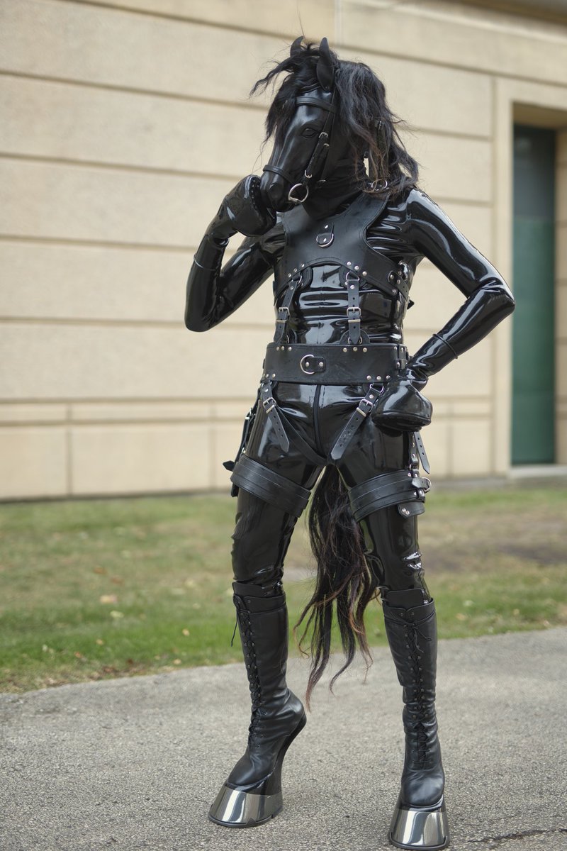 It’s finally friday! Time for another squeaky friday! Wanna join me?