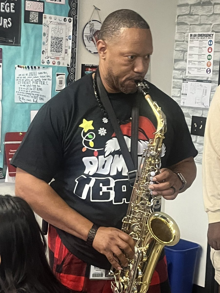 julz66's tweet image. Holiday fun at DeLay 🌲 🌟 @DeLayMS @drvicj @ashley_iwan