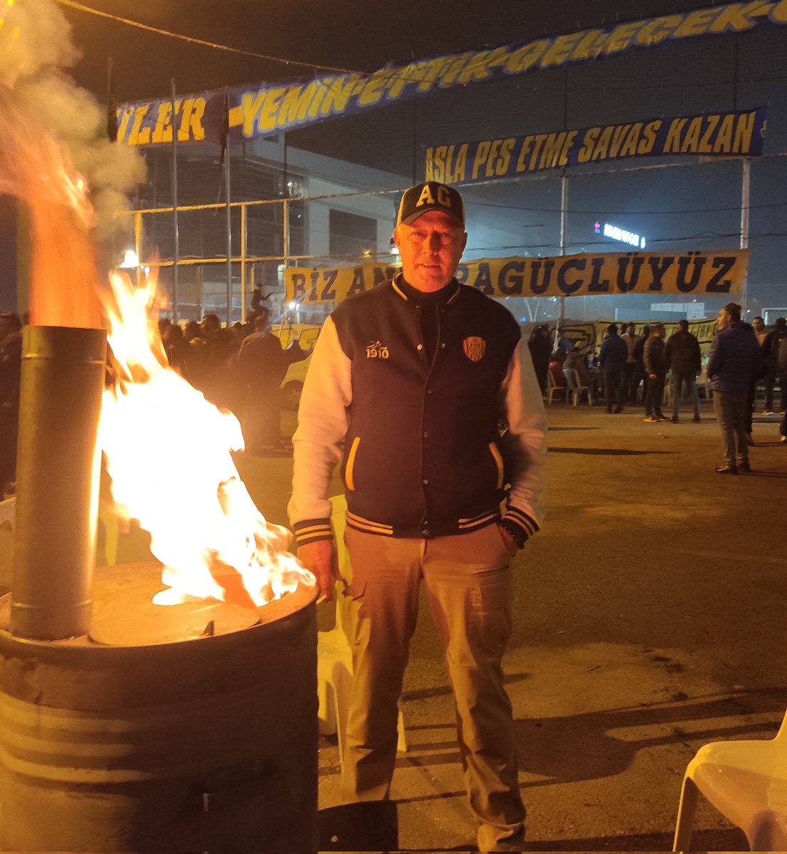Club sizin, Kulüp bizim! 🇺🇦
#AnkaragücüYıkılmaz 
#FarukKocaOnurumuDur