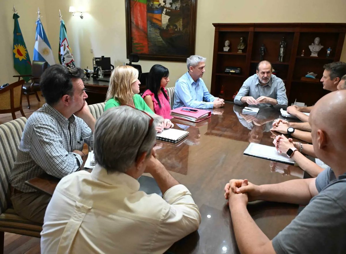 🏫 Contar con aulas equipadas y en buenas condiciones es fundamental para el aprendizaje. 

Por eso, instruí que se invierta el total del Fondo Educativo en obras para las escuelas.