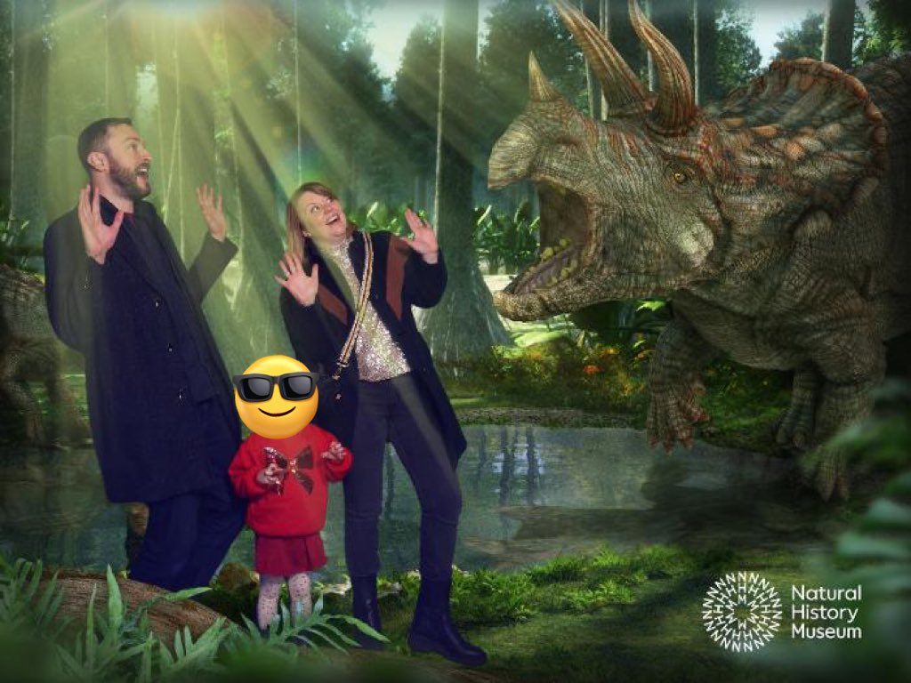 jonaths's tweet image. It’s a long shot, but after a lovely day in London we’ve just left a bag containing photos taken at @NHM_London on the 6.40ish @elizabethln_bot train from Bond St to Shenfield. Would love to get them back if anyone finds them cc @TfL