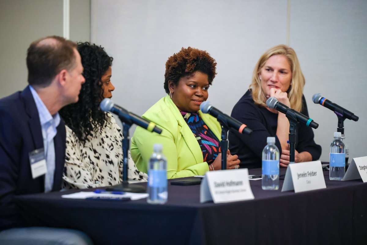 For many companies, it’s clear the hybrid workplace is here to stay. 💻 Explore executive insights from a panel discussion on 'Leading in a Hybrid World' that took place at the Frontiers of Business Conference in October. 🔗Read more: kenaninstitute.unc.edu/news-media/pan… #KenanInstitute