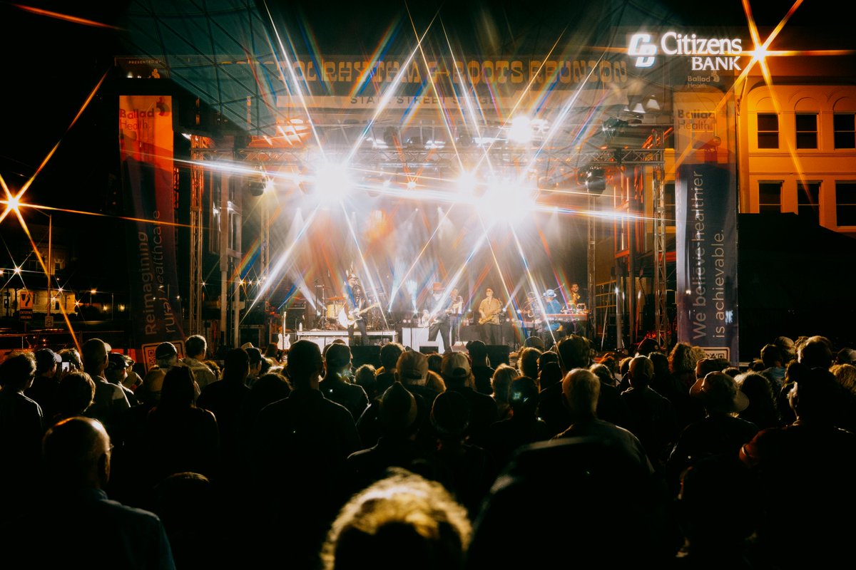 It's our favorite thing in the world to see State Street like this! Thanks again to @BalladHealth for helping make this year's #BristolRhythm so memorable! 📸 : Joel Jansen #BristolRhythm #balladhealth #northeasttennessee #easttennessee #swva #musicfestival