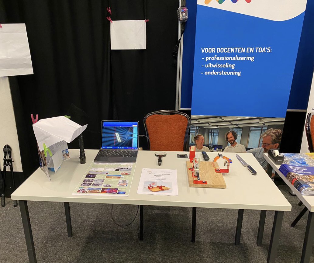 Vandaag zijn we op de #WND conferentie in Noordwijkerhout. Bezoek onze stand en bekijk de NIKHEF Michelson Interferometer. #natuurkunde #docenten