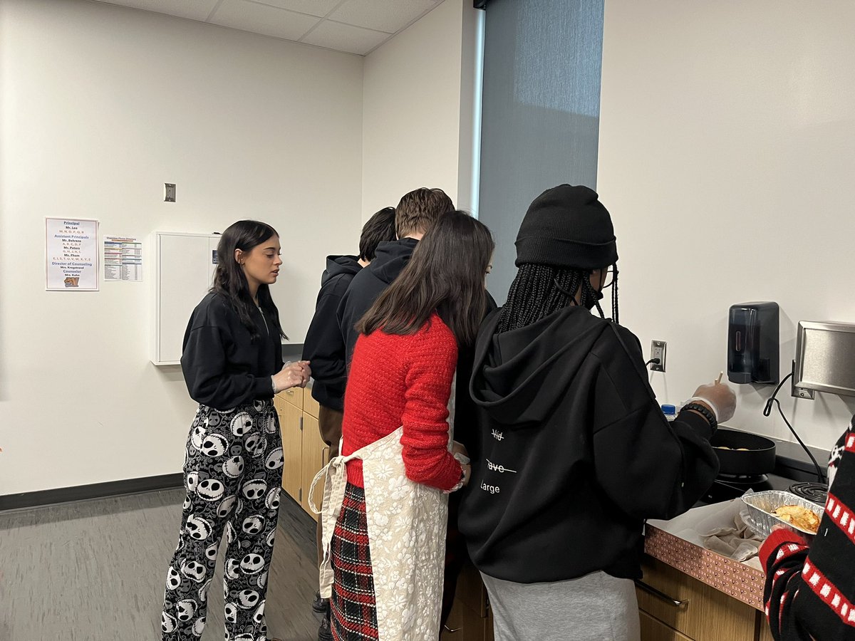 GorrinJM's tweet image. Hands-on learning today in Ms. Chen’s Chinese class as students learned the history of dumplings and then got to make their own!