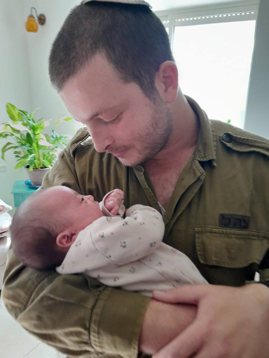 لم يحترم حق الأطفال بالحياة، ودّع طفلته الجميلة حماها الله، وذهب إلى غزة. وهناك قتل الكثير من الأطفال قبل أن يقتله الرجال.. أكره الحرب والاحتلال