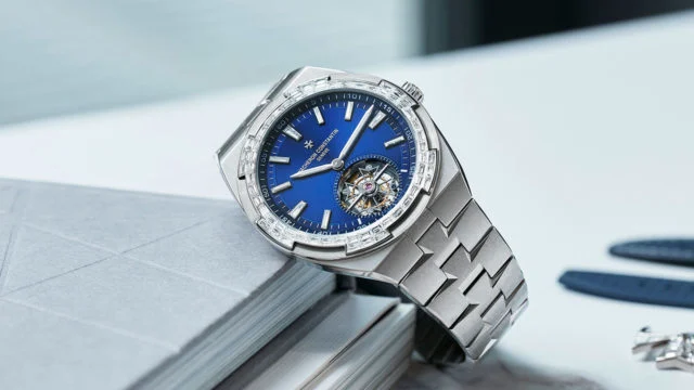 🌟 El 'Overseas' destaca un estilo deportivo dotado de gran elegancia. 

Conoce una primicia de la colección Overseas que combina oro blanco con una esfera azul y destaca por sus diamantes talla baguette.: tinyurl.com/4wry9nx7