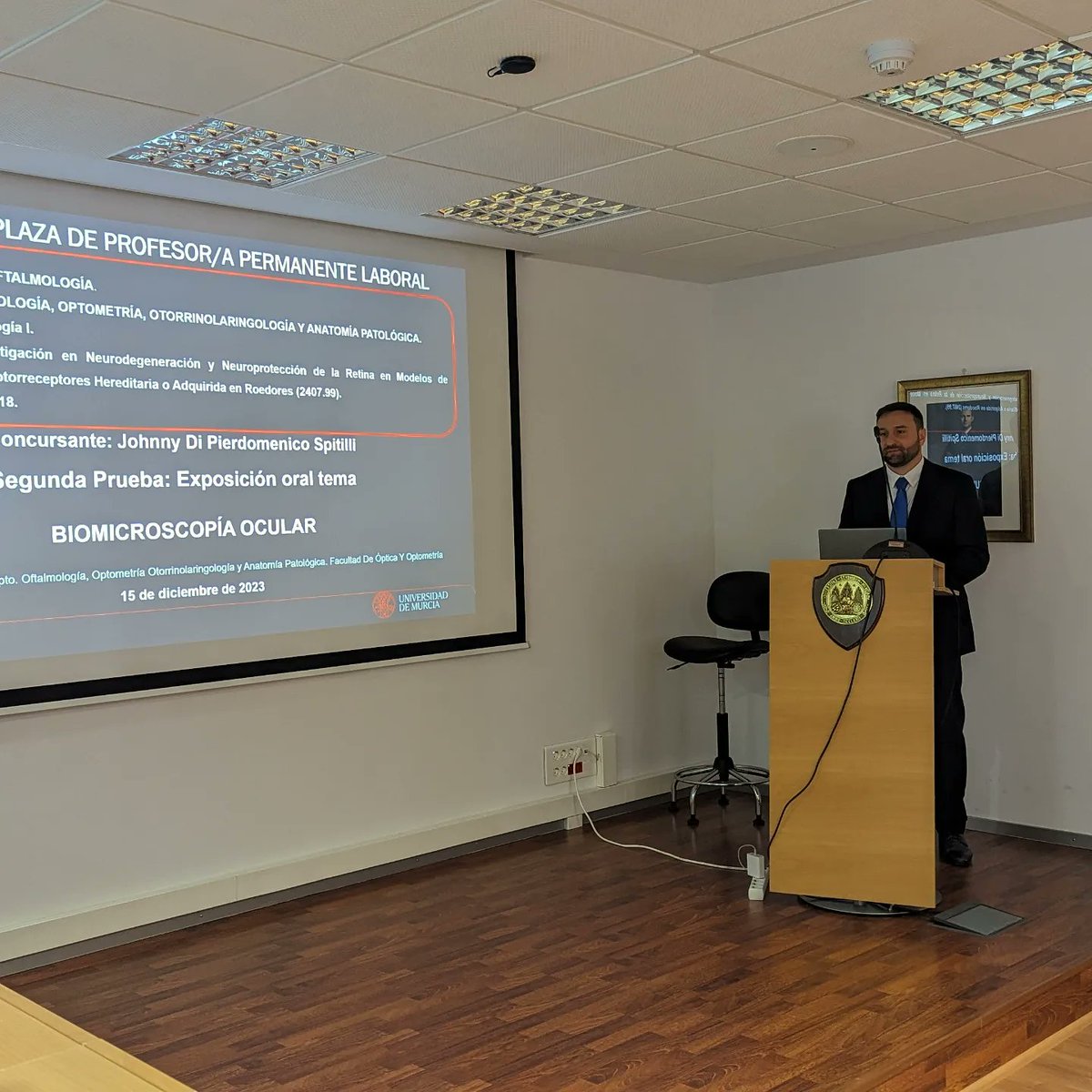 optometriaumu's tweet photo. El profesor de Contactología de nuestra facultad, Johnny Di Pierdomenico, ha realizado hoy el concurso para la plaza de Profesor Permanente Laboral de la @UMU.

 ¡Muchas felicidades, Johnny! 😍👏🏼✨

#orgulloUMU #opticayoptometriaumu #sentimientoumu https://t.co/yP5jU3QSj9