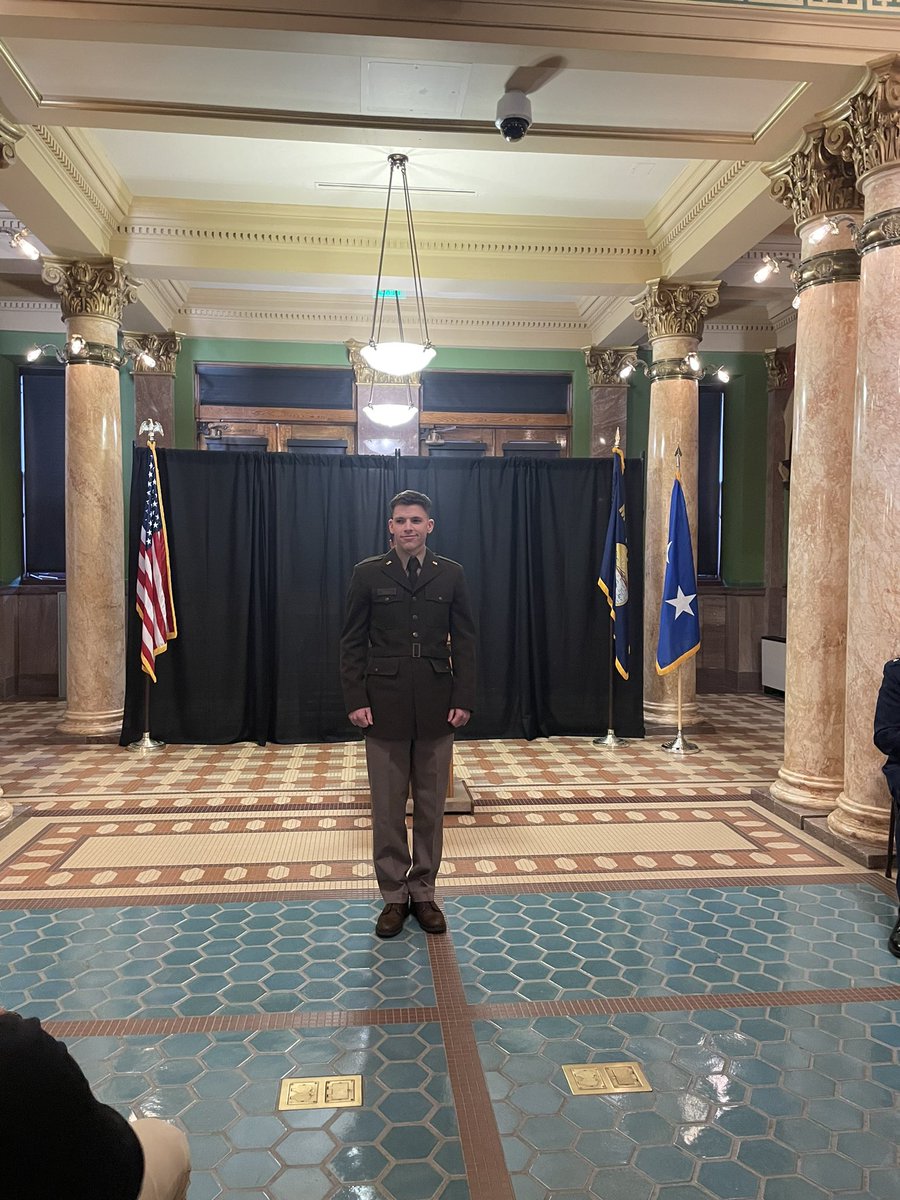 jackmarshalliii's tweet photo. Former Carroll College safety Tug Smith was commissioned as a second lieutenant in the National Guard today. https://t.co/R87ZlDxMYN