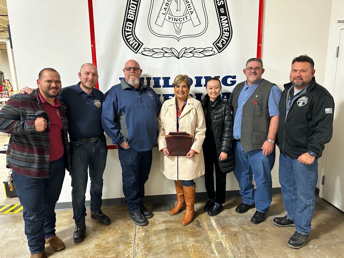 Receiving the Carpenter Tool Bag Award from the Southwest Regional Council of Carpenters is an incredible honor! Please read the full release here: cohousedems.com/news/majority-… #Coleg #Copolitics