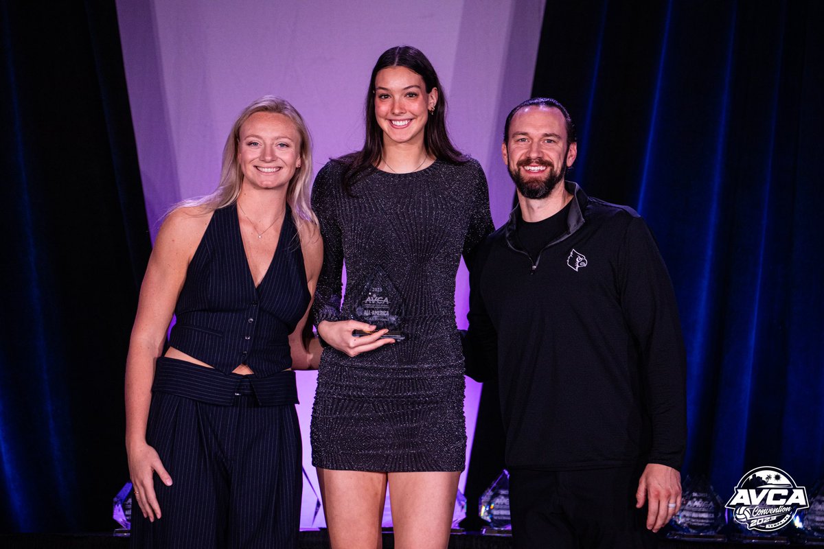 LouisvilleVB's tweet image. It’s always a good day when we get some hardware 🏆

Congrats again to @elenaascott, @anna_debeer and @CaraCresse ‼️

#GoCards