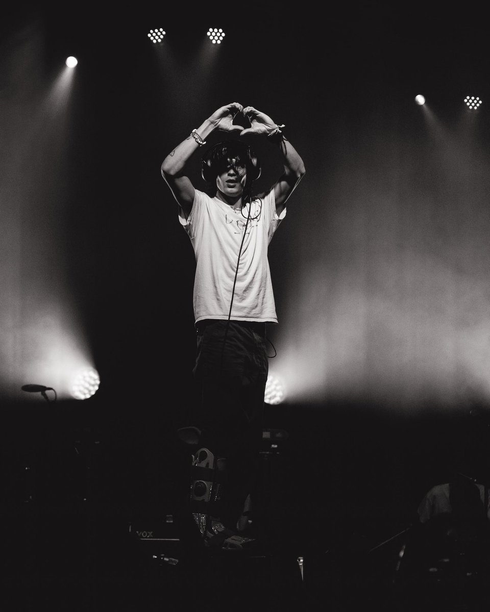 youtu.be/xwHpftM9W4Q?si…

piglet live videos on youtube and songs all on spotify &lt;3