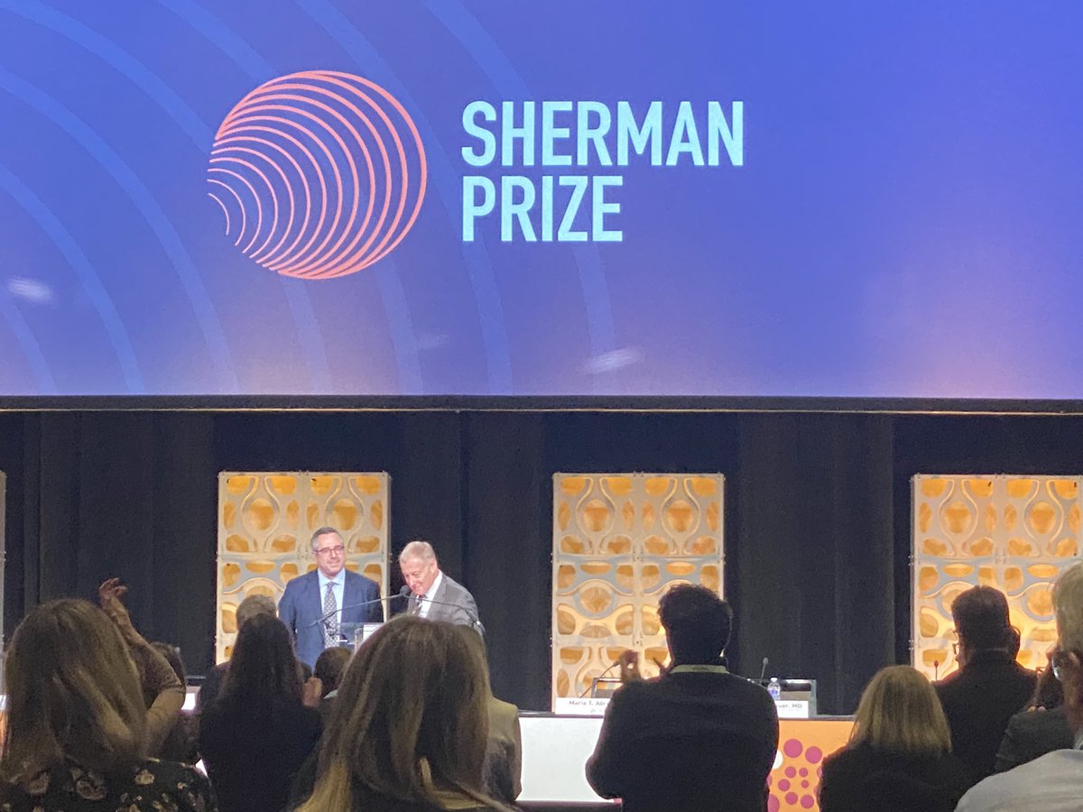 #AIBD2023 @NMH_SHanauerMD Introducing @ShermanPrize 🌟@DrCoreySiegel He simplified complex discussions about IS risk, promoted SDM, & initiated collaborative care of #IBD across academic & private practice 💜IMO: he’s one of the kindest & most inclusive ppl in #IBD! Congrats!