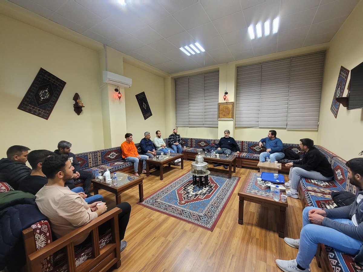 Muğla Erkek Yurdu Şark Odası’nda manevi danışmanlarımız, Doç.Dr.Fatih Orhan ve öğrencilerimizin katılımı ile Fıkıh Okumaları Atölyesi gerçekleştirilmiştir.