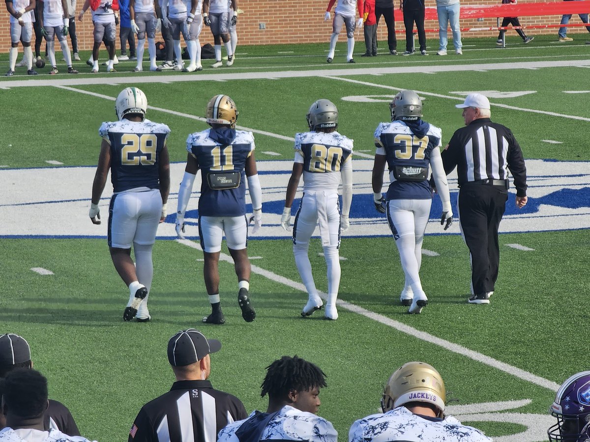 Geaux_Poughbear's tweet image. @AthensGolden @ridgle_jayshon (#11) Captain in the AHSAA North vs South Game