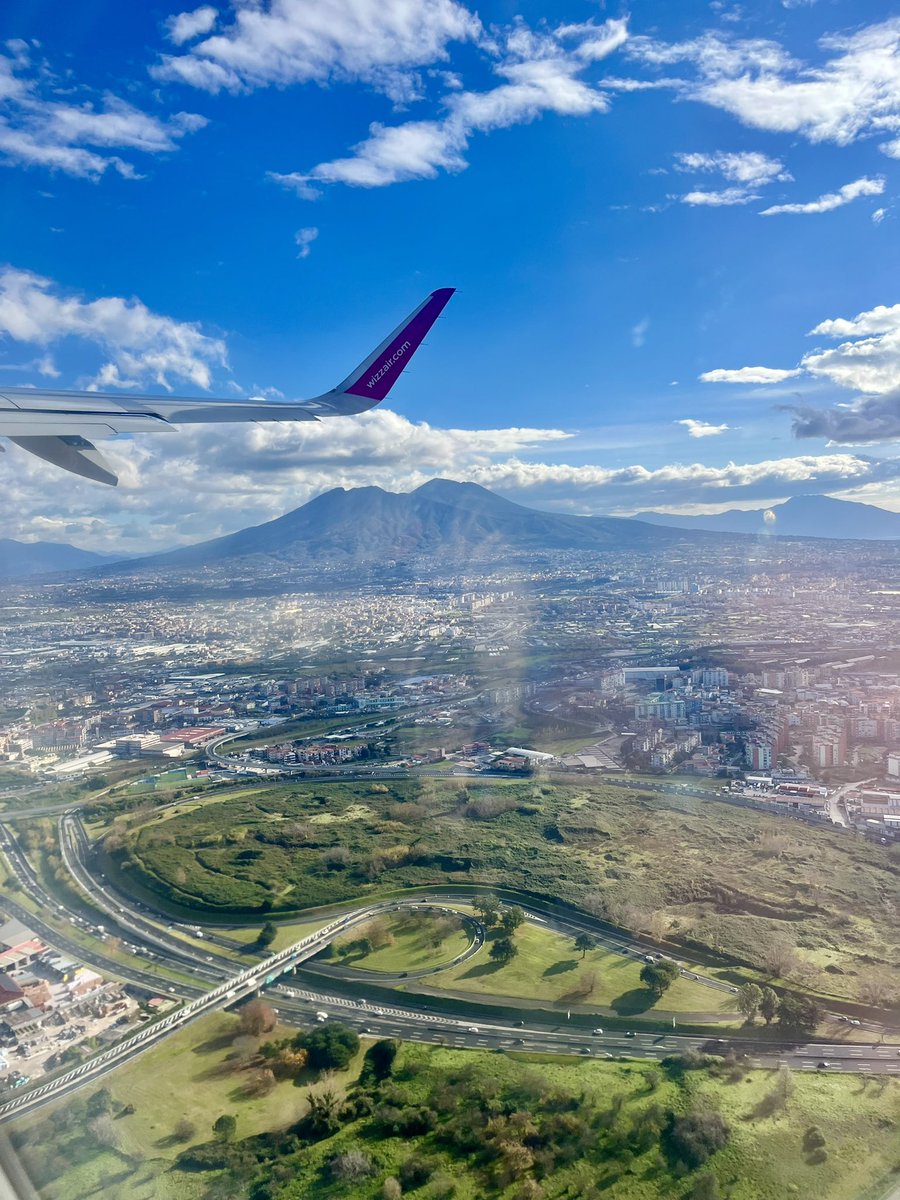 Thank you for not erupting during our time in Napoli 🌋🙏 #MountVesuvius #Naples #Volcano