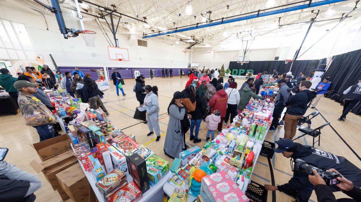 The KKFF Golden Ticket Holiday Family Drive 23’ 
Over 10,000 items were gifted to the Greenleaf Community. Thanks to <a href="/kylekuzma/">kuz</a> <a href="/ZappsWholesale/">Zapps Wholesale</a> <a href="/CMChaseCarlisle/">Councilman Chase Carlisle</a> <a href="/Hearts_org/">Hearts of Empowerment</a> <a href="/GOODProjectsDC/">GOODProjects</a> <a href="/DCDPR/">DC Parks & Recreation #WhereFunHappens</a> <a href="/FYIBrandComm/">FYI Brand Comm.</a> <a href="/MSE/">Monumental Sports & Entertainment</a> <a href="/WashWizards/">Washington Wizards</a>