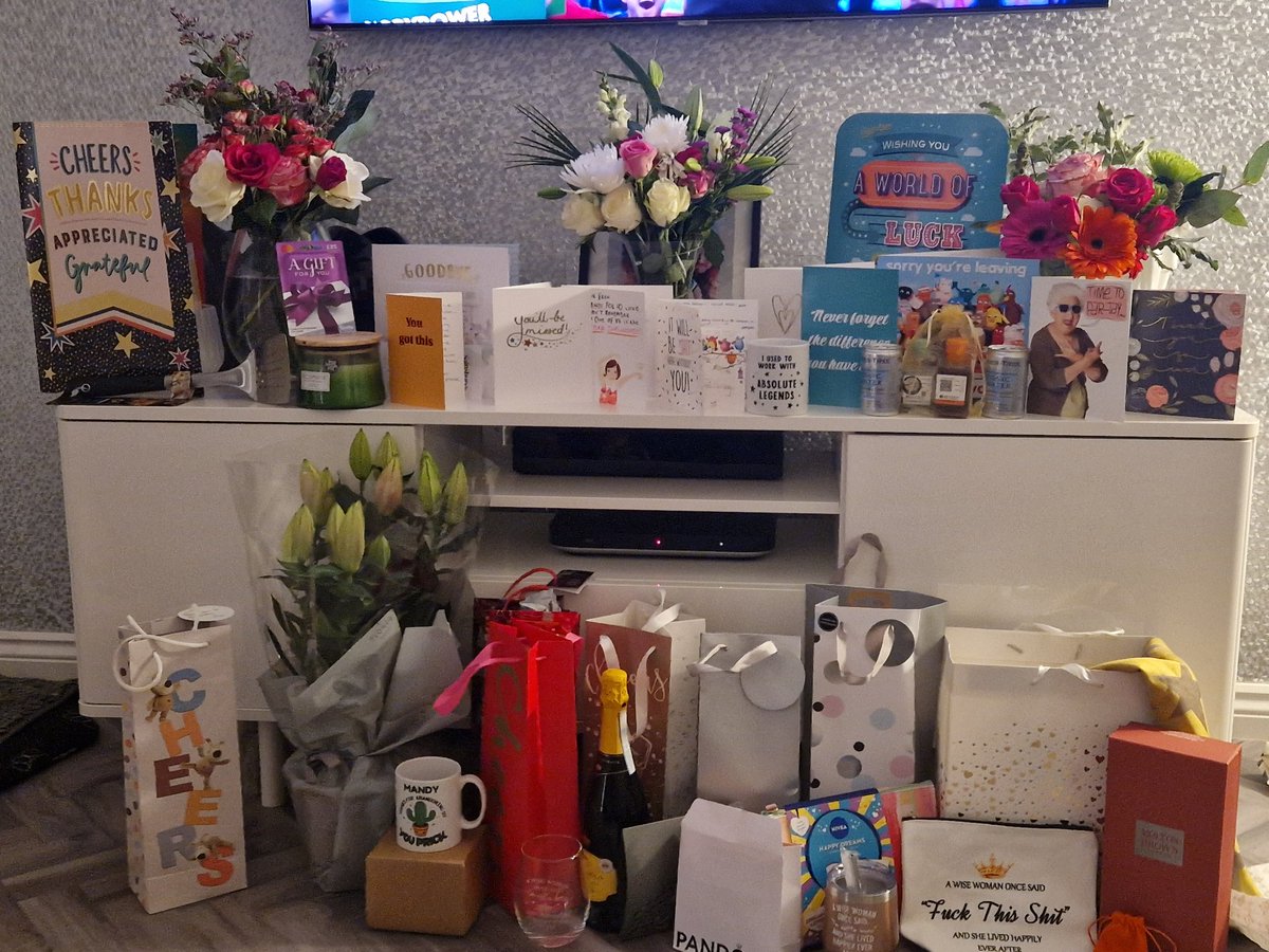 Today it's with a heavy heart that I have said goodbye to some amazing nhs colleagues and friends.  Overwhelmed by the gifts and heartfelt wishes 💕