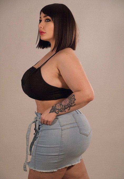 Thick AF !!! Can you handle all that ?! 😈 https://t.co/vajSTrn12l