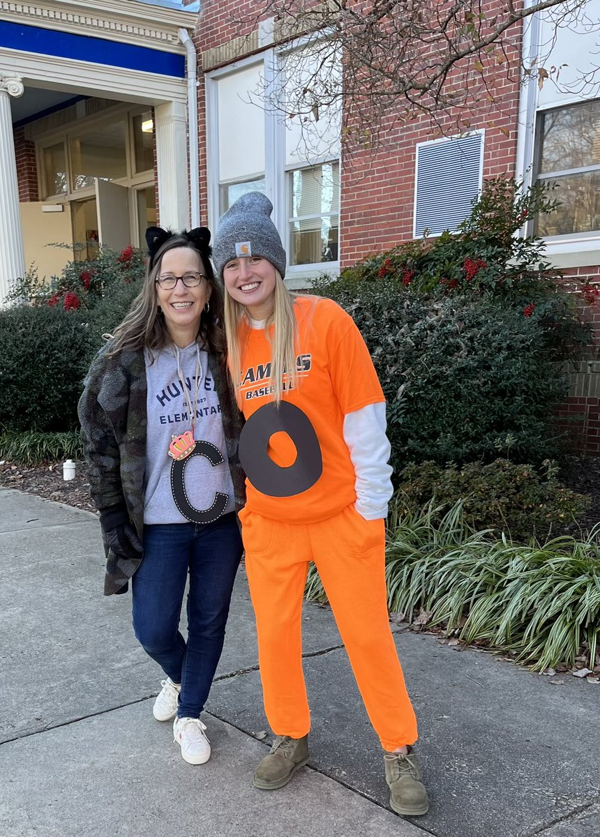 Did you spot some Letterland friends at carpool this morning? Letterlanders came for a visit to let Hunter families know that OUR PTA ROCKS! Thank you for all you do. @HunterPrincipal