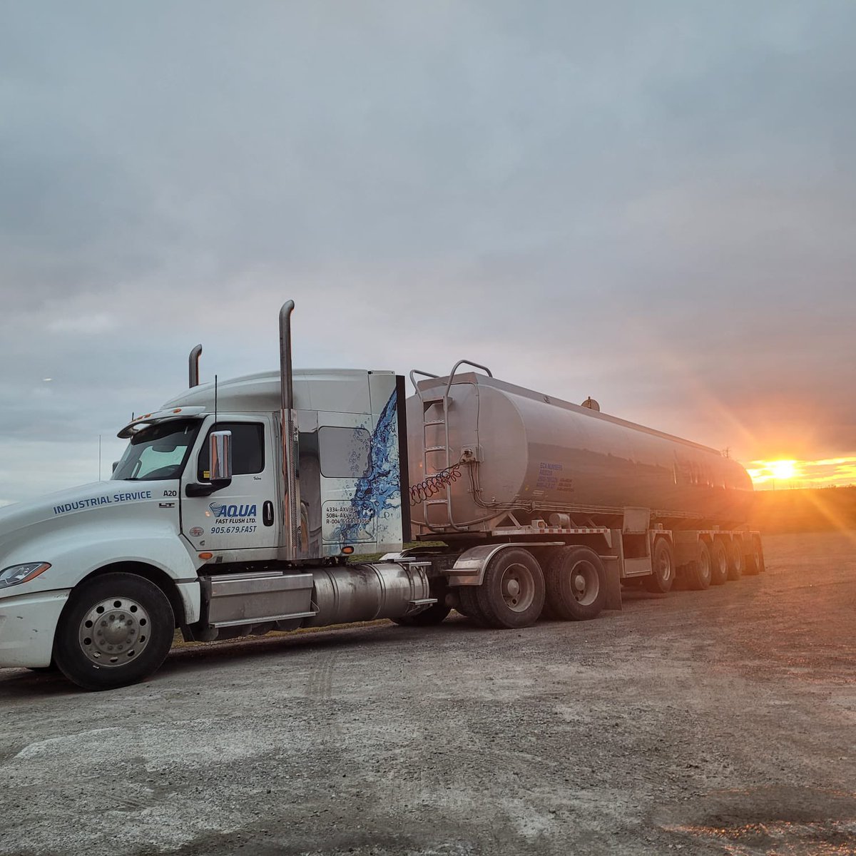 Cheers to a clog-free weekend! 🚿✨ Kick off the weekend with Aqua Fast Flush – your go-to for industrial drain cleaning services. Say goodbye to plumbing woes and hello to a smooth-flowing weekend! 💦🛠️ #AquaFastFlush #WeekendVibes #DrainCleaning