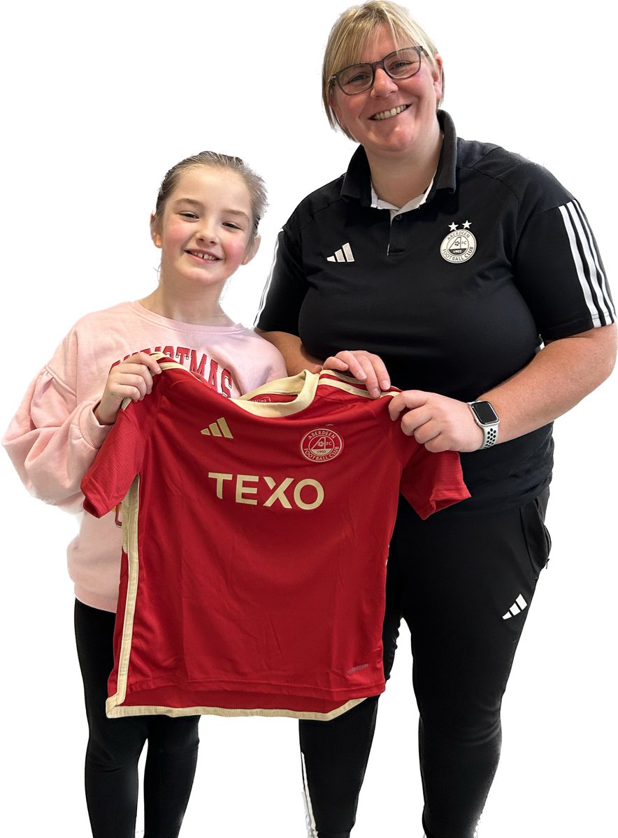 Our winner of the Mascot competition receiving her strip ready for Sunday! Some amazing entries and only one lucky winner. Grateful to <a href="/AFCCT/">Aberdeen FC Community Trust</a> for all of the opportunities they offer our young people! 
#partnerships #solucky #sograteful